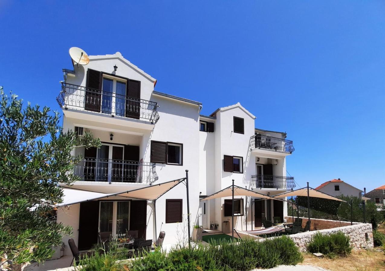 Apartments Pitve Йелса Екстериор снимка