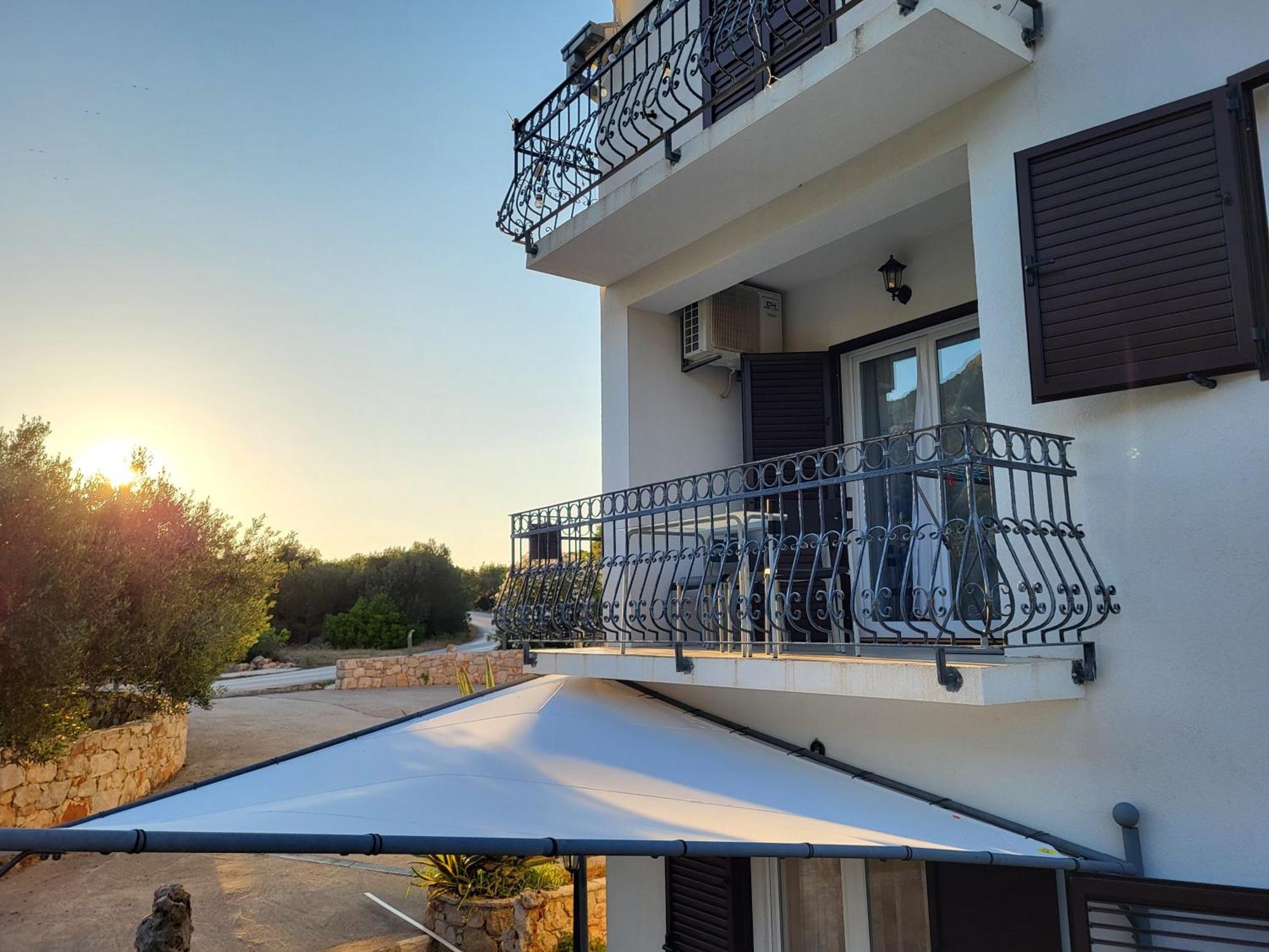 Apartments Pitve Йелса Екстериор снимка