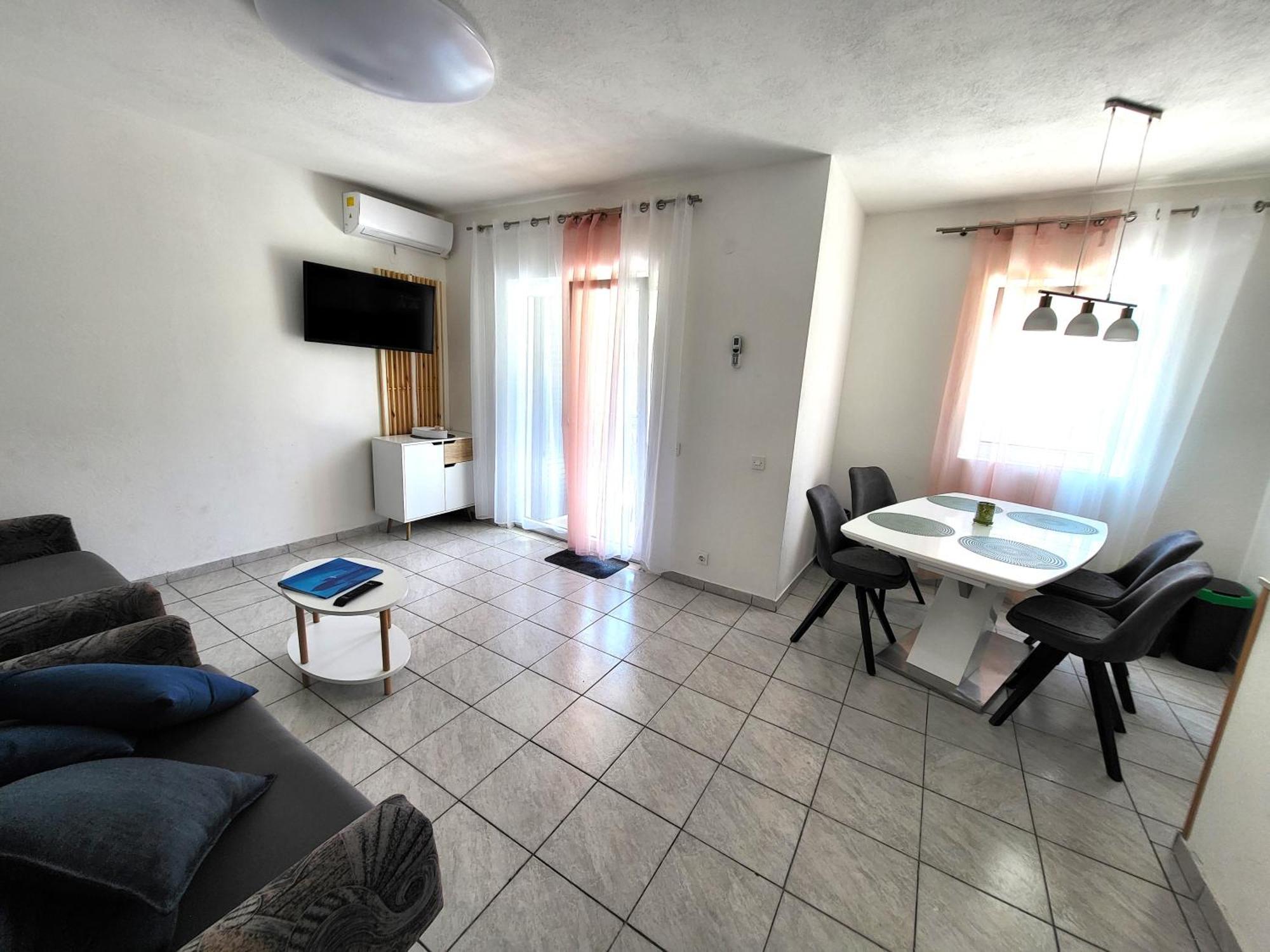 Apartments Pitve Йелса Екстериор снимка
