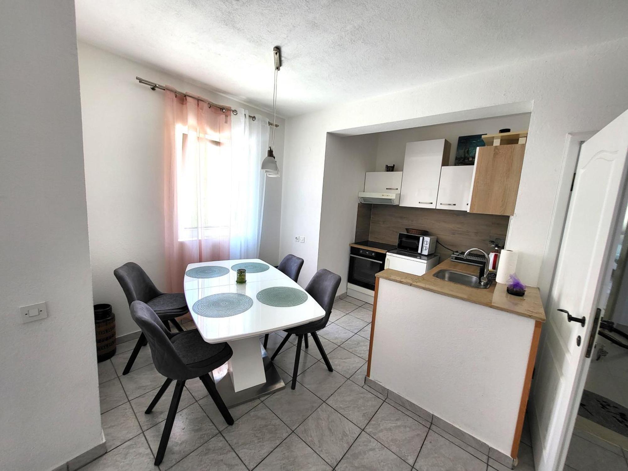 Apartments Pitve Йелса Екстериор снимка