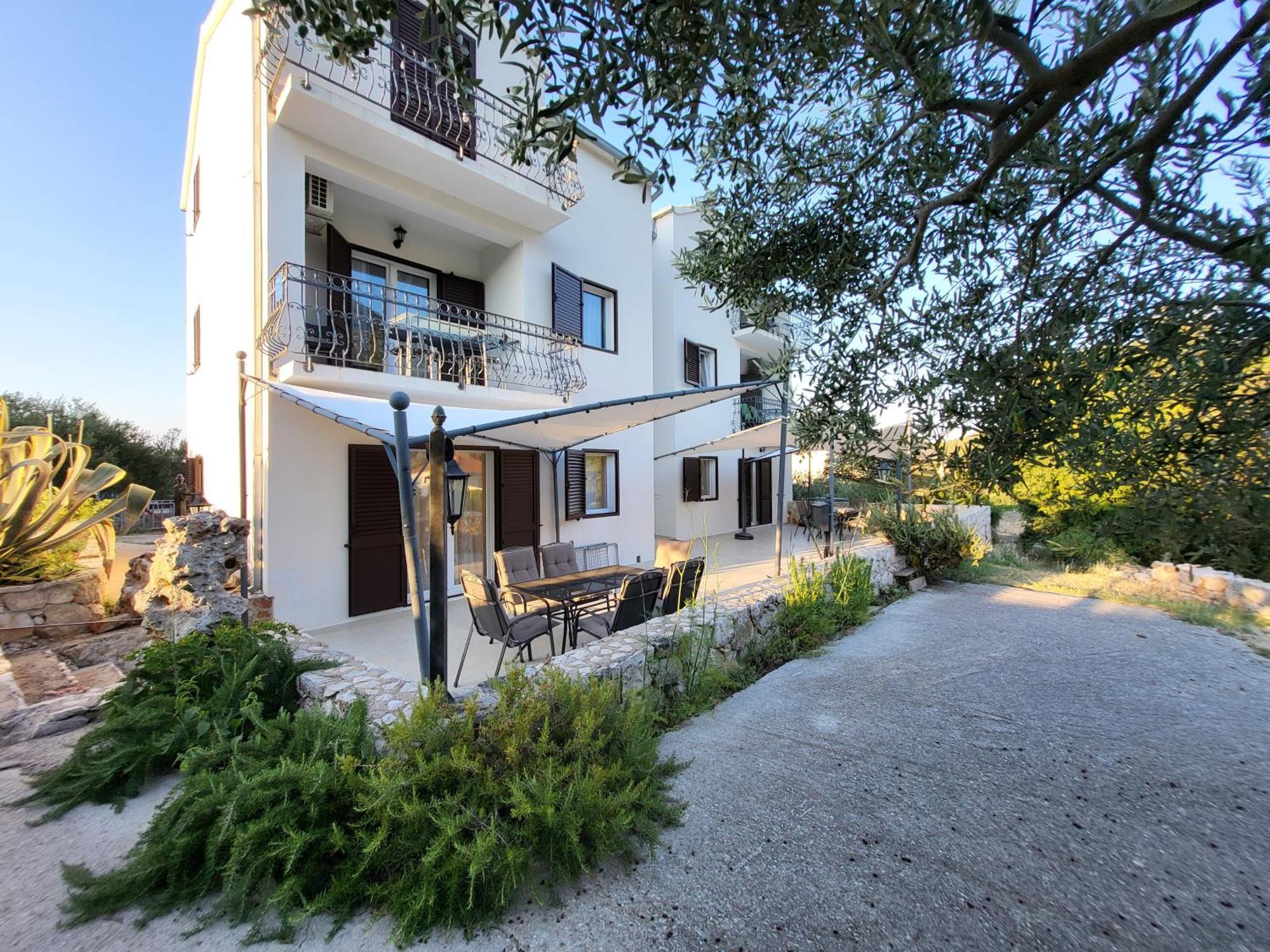 Apartments Pitve Йелса Екстериор снимка